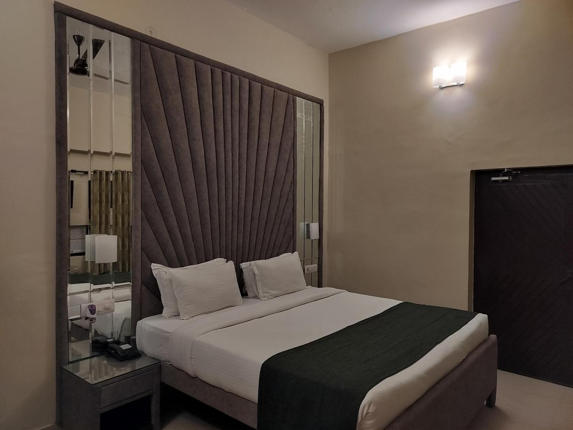 Bel-La Monde Hotel "Riverside" - Jim Corbett Garjia Dış mekan fotoğraf